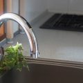 タッチレス水栓